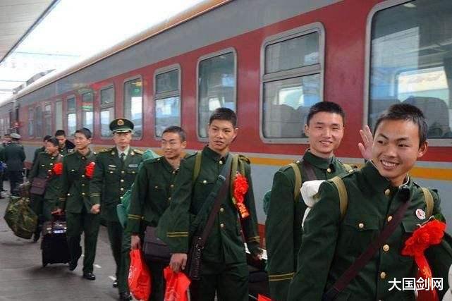 军人|若我国进入一级战备，需紧急召回大量军人，买不到车票应该怎么办