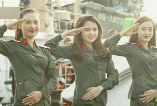 @越南女兵被俘后一行为，导致我军损失惨重，直接下令将其全部处死
