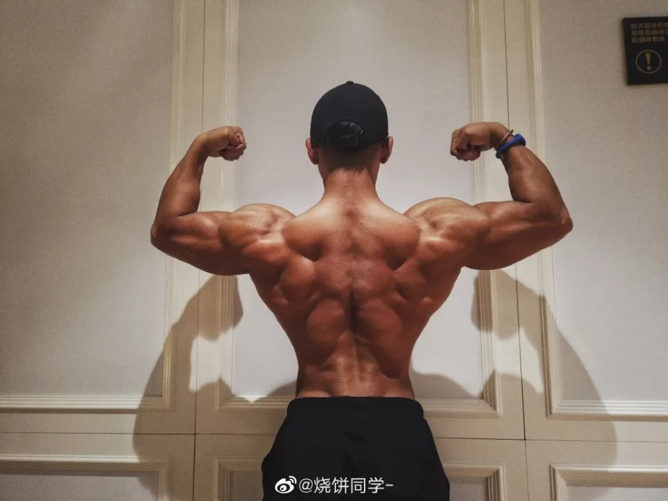 健身|江苏92年肌肉猛男因淋浴湿身照走红，这个肌肉什么水平？