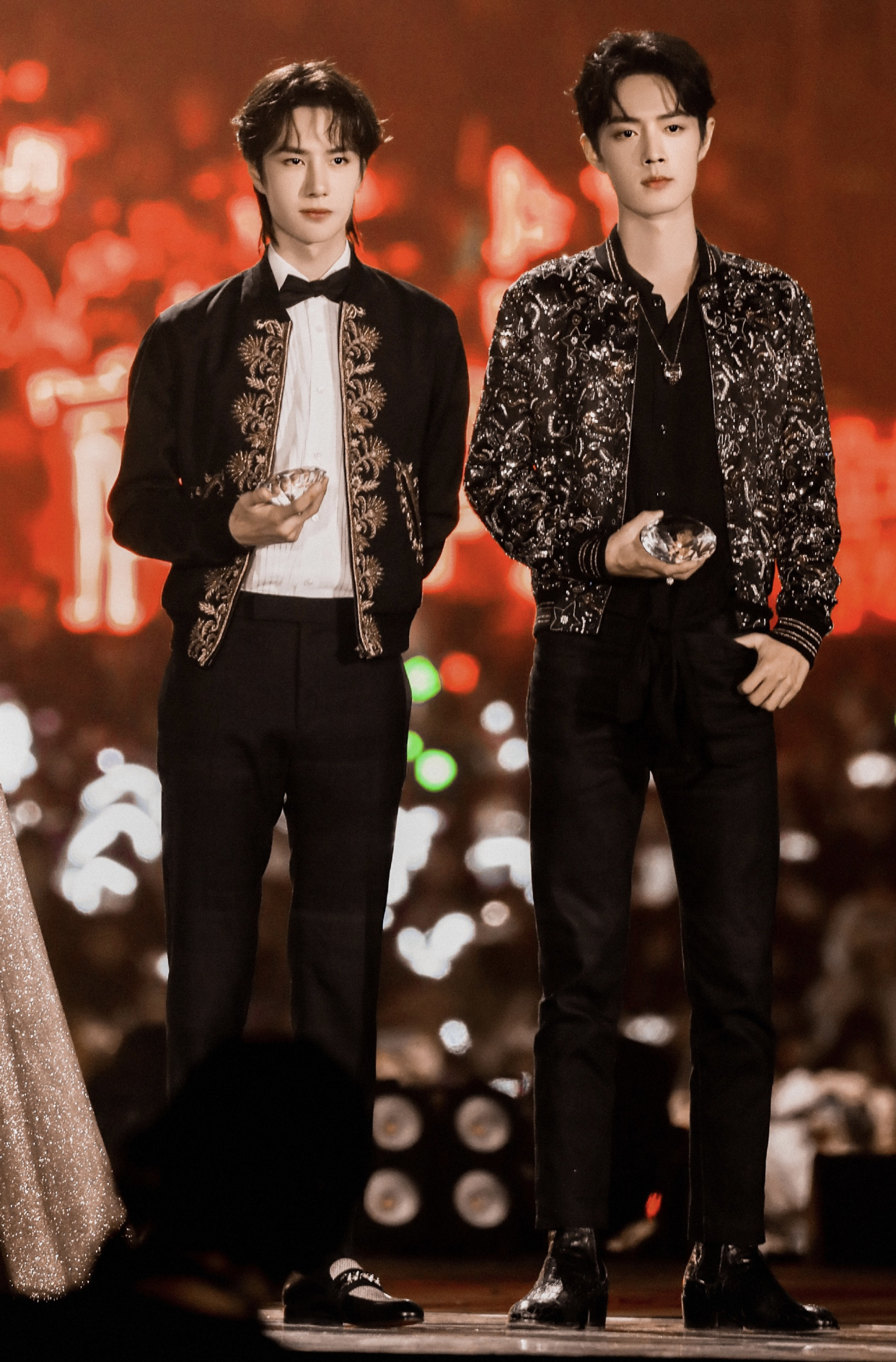 肖战|顶流混战！肖战王一博新剧官宣针锋相对，网友：从评论就看出差距了