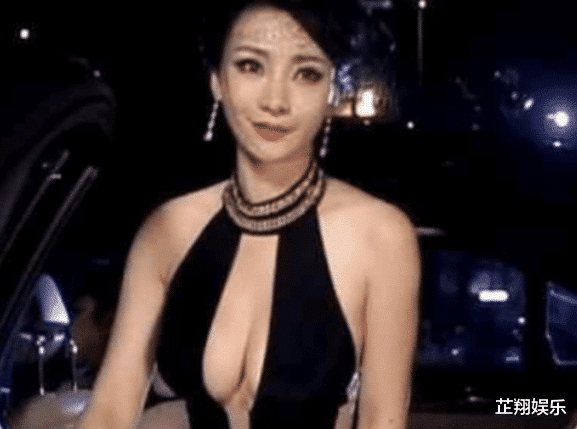 贾静雯：当38岁柳岩撞上45岁贾静雯，网友：这是我见过最有杀伤力的对比！