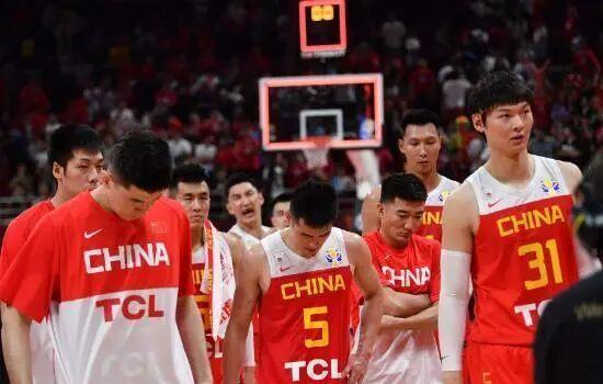 洛杉矶：中国男篮真实年龄曝光！周琦阿联在内60%均改龄，姚明成男篮清流