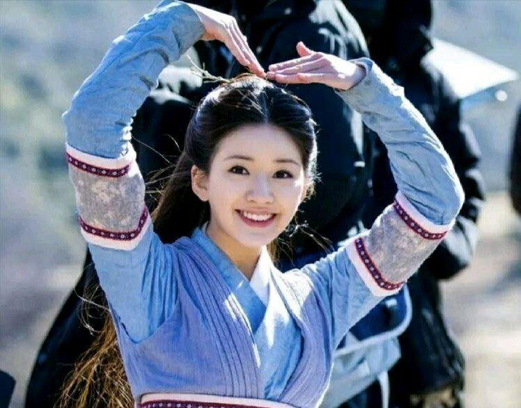 「蒋依依」鸦杀不止特效窒息？剧剪辑乱改原著，致女主赵露思像蒋依依替身？