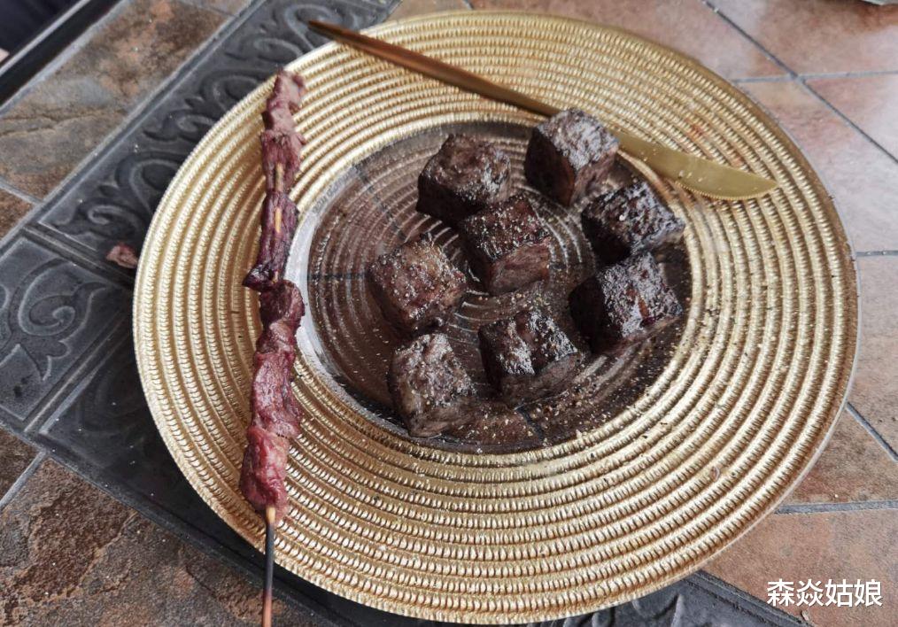 【唐一菲】唐一菲全家阳台烤串，凌潇肃父子胖成球，阳台底下别墅成群