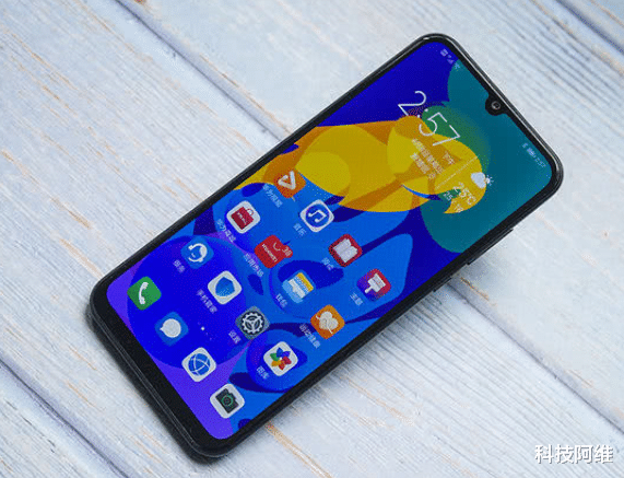 4g手机|发布半年跌至1469元，128GB+4800万三摄，网友：真是太可惜了！