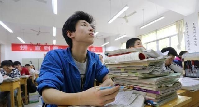 教师|公务员已经不吃香了，这2个职业比公务员还要吃香，考上就是赚到