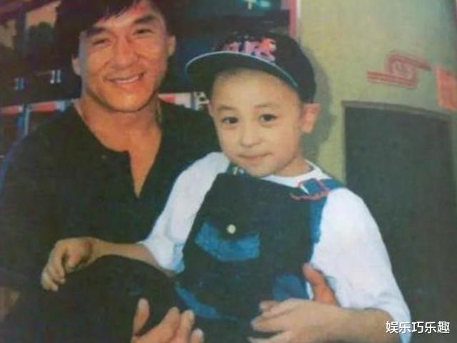 释小龙|被亲爹当摇钱树吸血多年,与何洁分手遭抹黑,32岁帅成玻尿酸男神