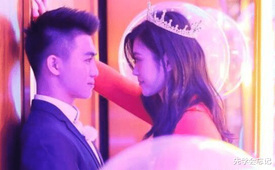 「奚梦瑶」赌王离世2天后的凌晨2: 00，奚梦瑶在人生的\T台\上，再次摔倒