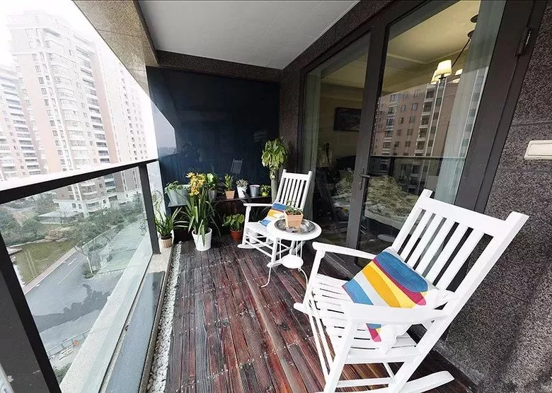 小户型也能做个开放式阳台，搭配这些护栏，真好看