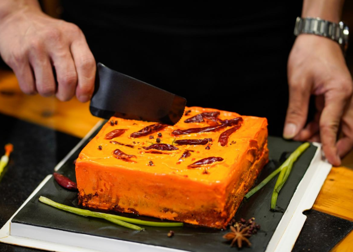 龙虾：网红吃播到底能多假？辣椒油是果汁，大龙虾是塑料，连人都是假的