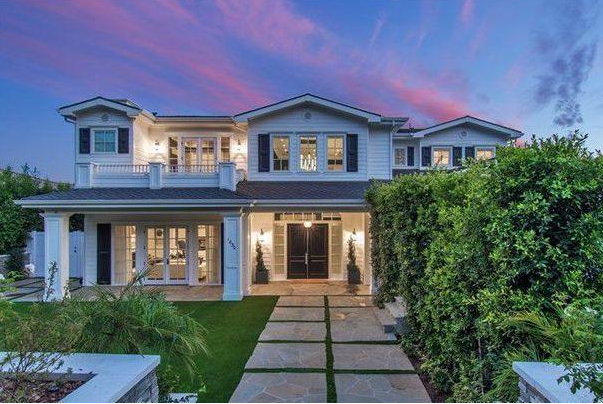 【勒布朗·詹姆斯】詹姆斯又要新动作,浓眉哥反其道而行,谁会成为最后的赢家?