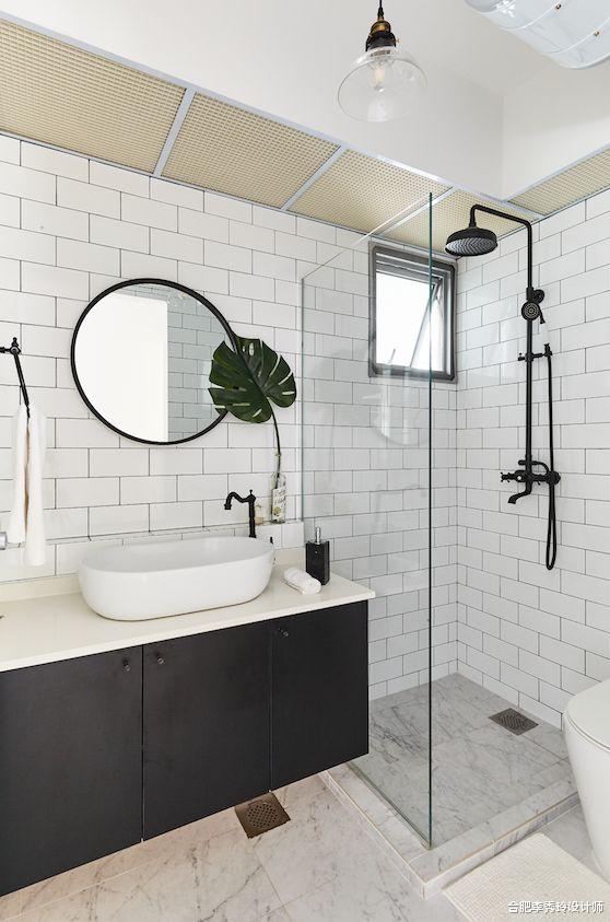 『』还能这样隐藏管道！穿孔板做卫生间局部吊顶，比传统设计效果好