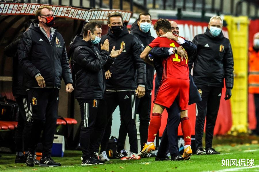 英格兰队|2-0!世界第1踢疯了:13分钟轰2球,送对手出局,拥抱庆祝