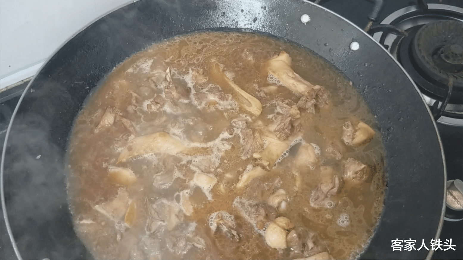 小米辣|6斤鸭，一个客家地道美味做法，配料简单，出锅香气十足越吃越香