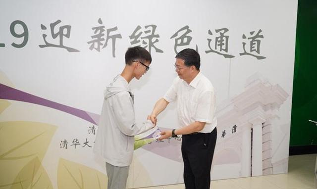 清华大学:他以713分考入清华,成绩出来时却在工地搬砖,现在有了新消息