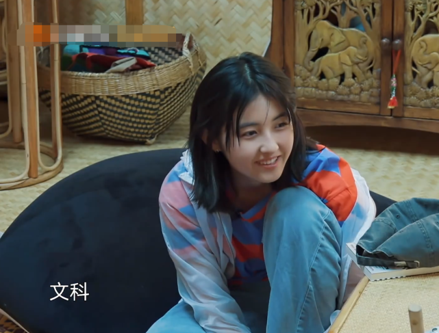 张绍刚:张子枫见到大学老师张绍刚,谁注意咋打招呼的?学生党都懂