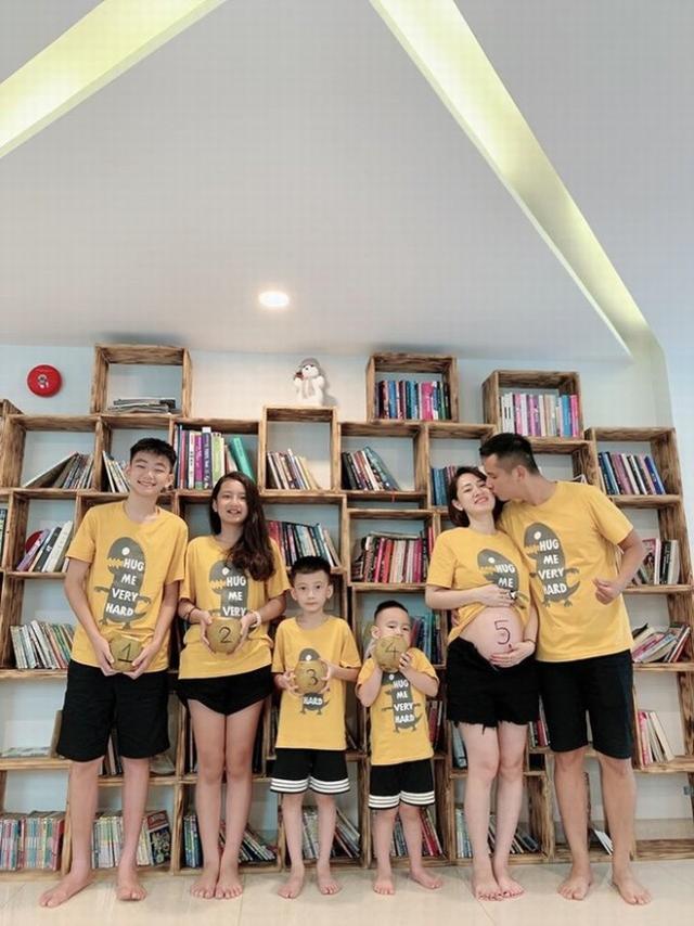 长江|32岁女子已生4娃如今又怀第5胎，网友看照片后称她像少女