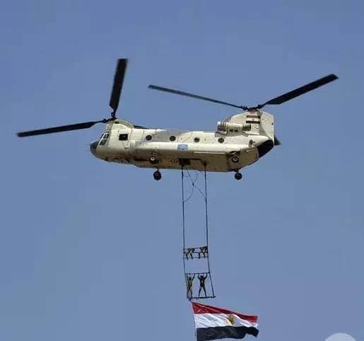 【】阅兵呢，能不能严肃的看完？！