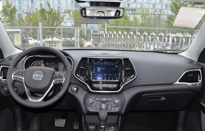 雪铁龙天逸|落地22万购入雪铁龙天逸C5，对比堂兄的Jeep自由光，车主说了心里话