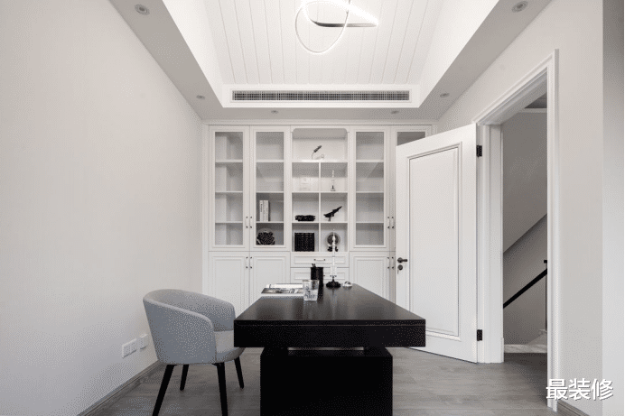 大户型|5层409平超大户型，白色为主的温雅美居，三层休闲区最为出彩