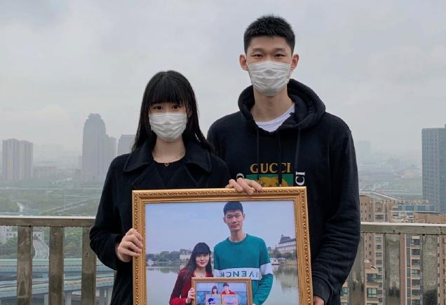 [胡金秋]520领结婚证！中国男篮国手与女友修成正果 郎才女貌令人羡慕