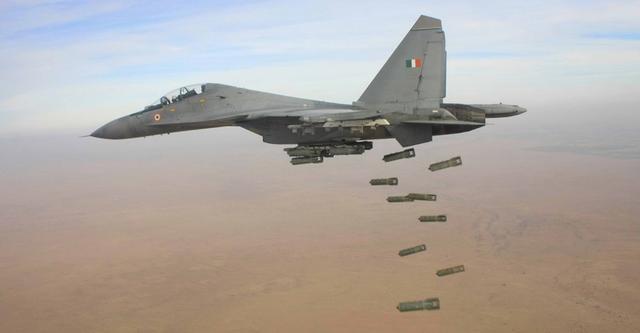 「苏-30」拒绝美俄调停冲突，印度军方下令13个机场准备战斗，决不重蹈覆辙