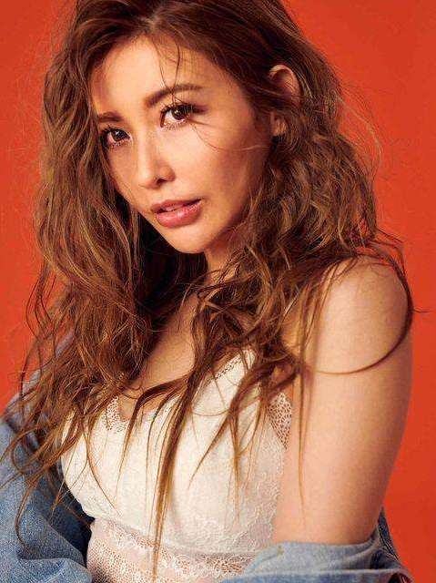 周扬青▲罗志祥旗下女艺人，公开给周扬青道歉，承认了和罗志祥的事