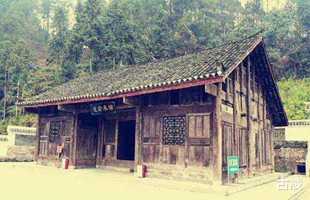 古凌|湖北大爷穷困潦倒，却有富商多次拜访，价值8亿的祖屋全捐国家？