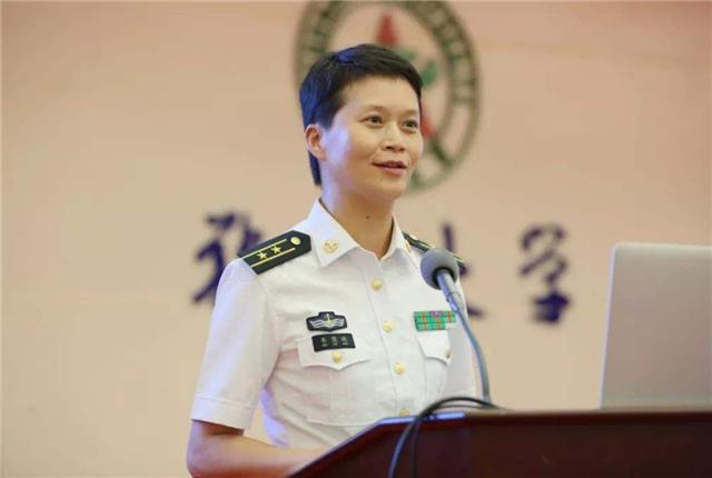 『华为荣耀』她拒绝百万年薪待遇，34岁高龄参军入伍，如今成为国家栋梁之才