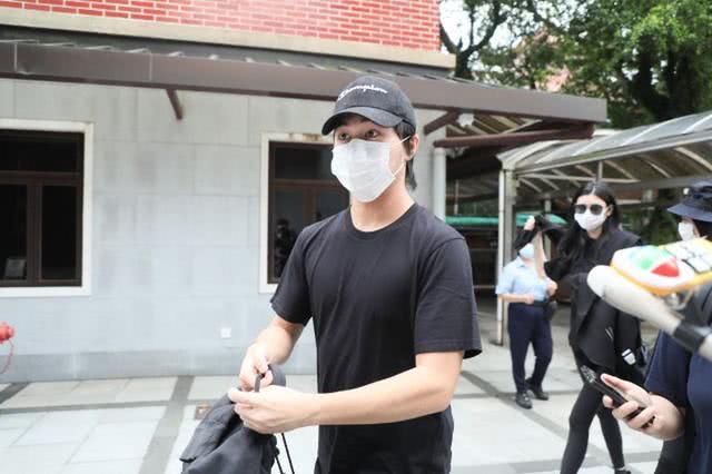 「赌王」赌王头七追悼会排场大，四房其聚显哀思，谁最爱赌王却是一目了然