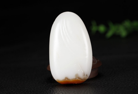 和田玉籽料|和田玉籽料竟然比成品更贵，凭什么面粉比面包值钱？