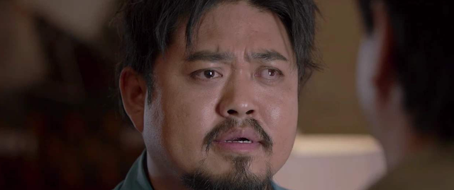 王成思|记得《唐人街探案2》中保镖“对眼”吗？去掉络腮胡，原来长这样