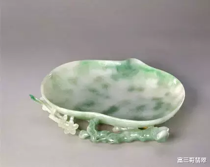 「文玩」精品翡翠玉器赏析：珍藏在故宫博物馆的极品翡翠，美到极致！