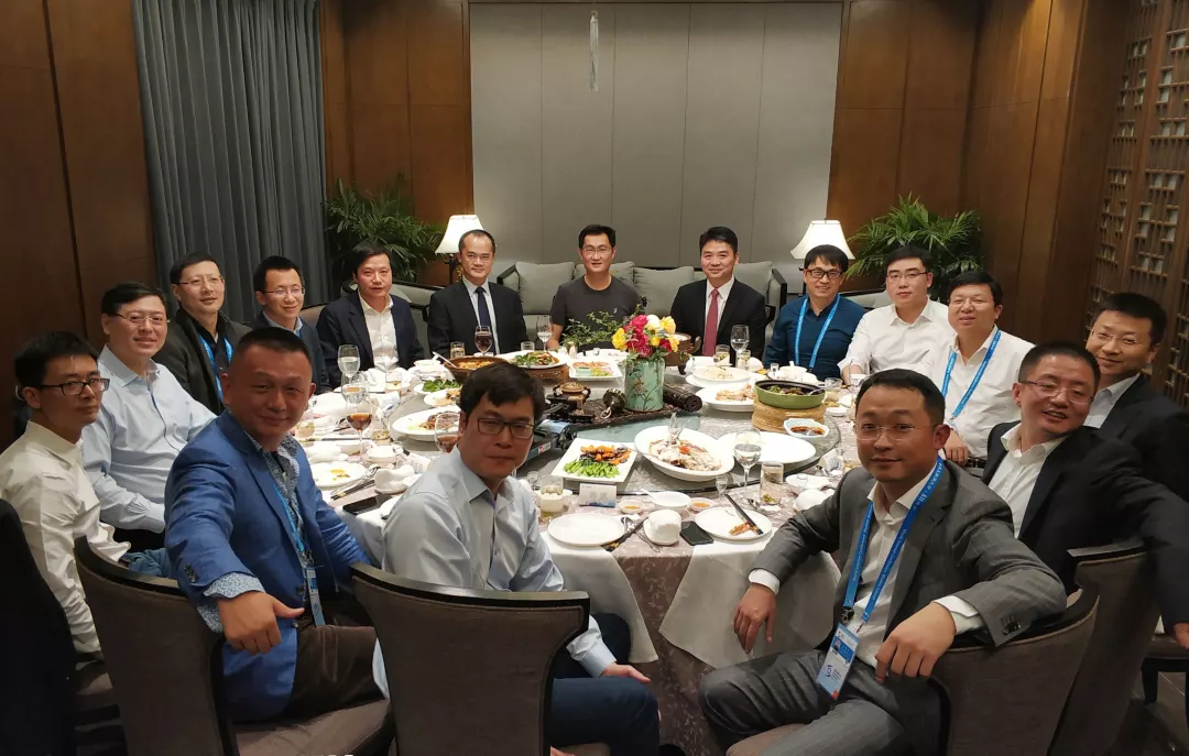 章泽天|章泽天584亿“豪门梦碎”私照流出：笨女人吃饭，聪明女人吃啥