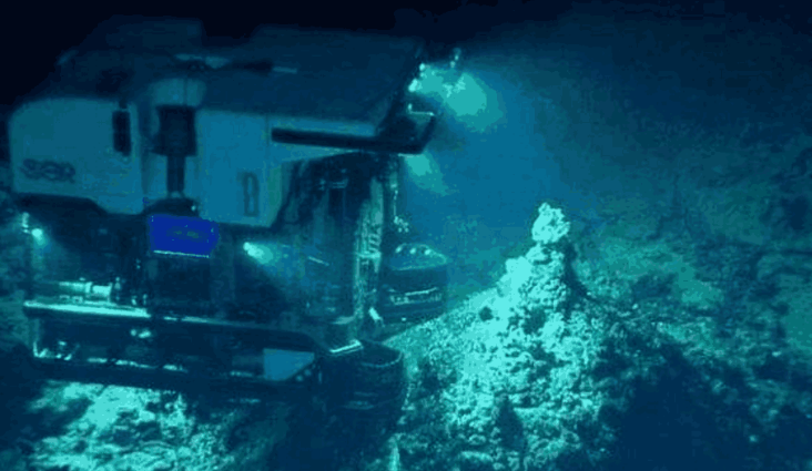 马里亚纳海沟▲位于马里亚纳海沟深处,科学家发现新物体,让人类难以相信!