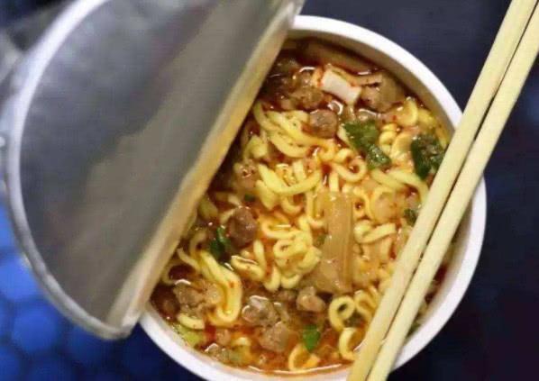 [泡面]比泡面还垃圾的3种食品，却成了年轻人的最爱，你也是这样的吗？