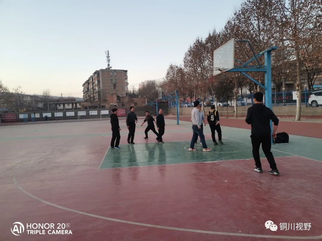 铜川周春辉 陕西铜川：王家河建中的校园