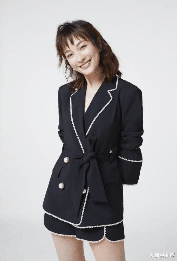 穿衣搭配|吴昕瘦身后太美了，当她穿上“炫腹装”，秀出的腰像上帝亲手捏的