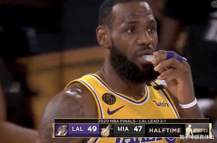 勒布朗·詹姆斯|诡异！还剩3秒詹姆斯坚决不攻 隆多暴怒砸球弹到8米高 老詹咬紧牙套