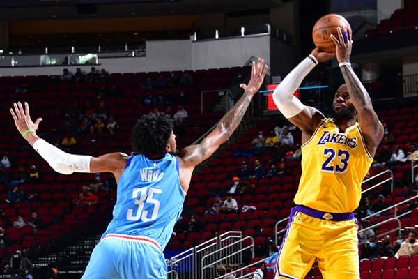 勒布朗·詹姆斯|聯盟第一！湖人統治力太強，詹姆斯還沒發力，數據完勝哈登