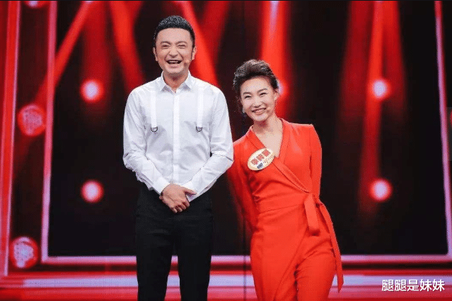 【李梓萌】原来我们被骗了这么久！央视女主播常年戴假发“扮成熟”，摘掉假发美得认不出