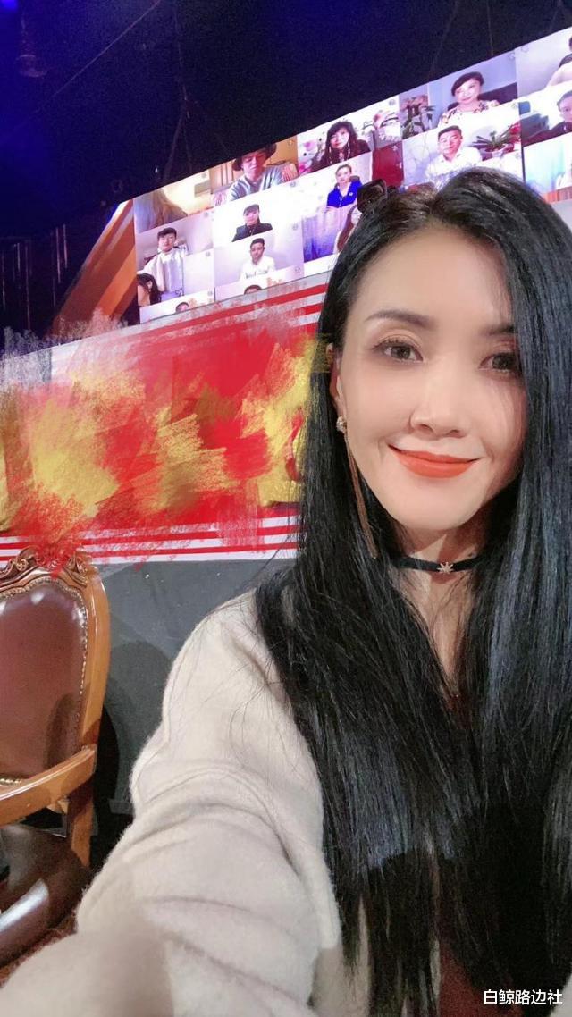 杜海涛|41岁王蓉近况曝光！靠接商演唱成名曲捞金，服装廉价身材发福明显