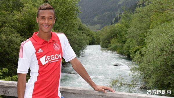 英超|英超劲旅前锋现身广州！新东家可想而知，就剩最后一步官宣了