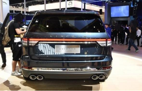 林肯飞行家|“舒适王”，宽两米多，无噪音，只加92号油——林肯飞行家
