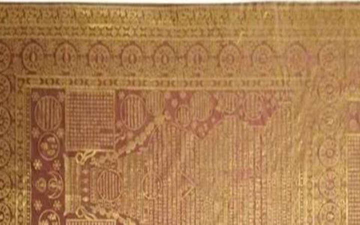 「无人问津」拍卖会一“袈裟”无人问津，此人8万捡漏转手就卖1.3亿