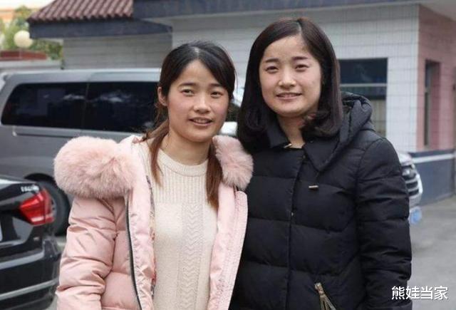 『案件通报』双胞胎女婴被遗弃，分别被美国两个家庭收养，19年后差距很明显