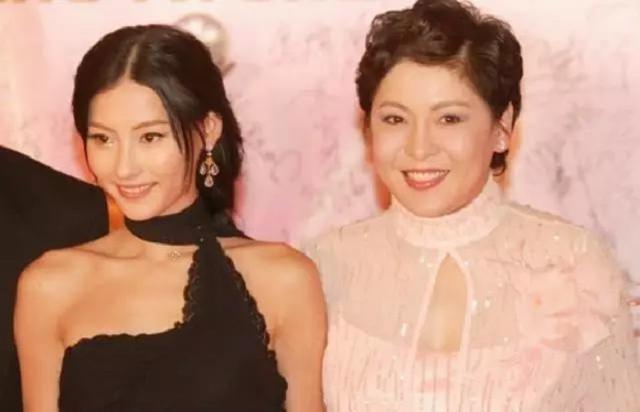 周星驰■向太：我们跟这么多人都好，怎么就遇到周星驰和张柏芝两个白眼狼