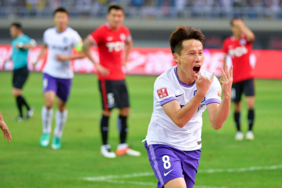 『胡人天』他是里皮钦点的国足10号，曾被恒大1.2亿求购，如今却销声匿迹