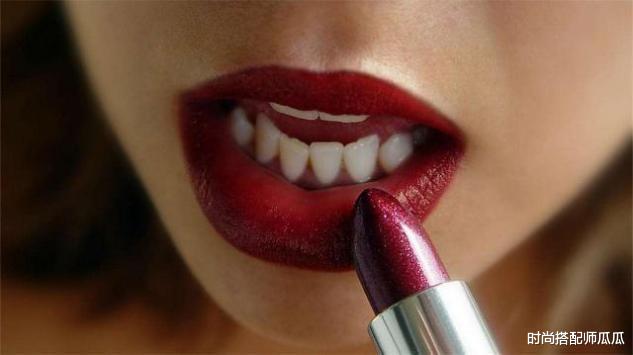 口红|?涂口红的3个“低级错误”，八成以上女人都在犯，难怪掉色还沾杯