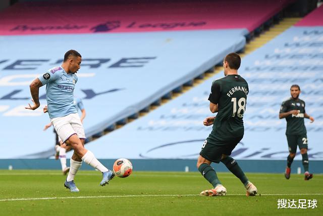 曼城|5-0完胜!33岁巨星独造3球,曼城被羞辱后彻底爆发,刷爆35年神迹